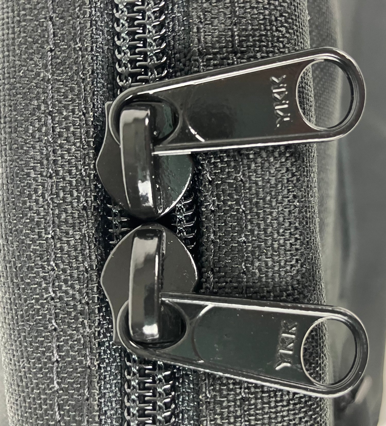 vertical travel pouch